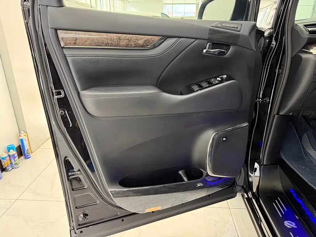 Toyota Alphard 2022 — фото 5
