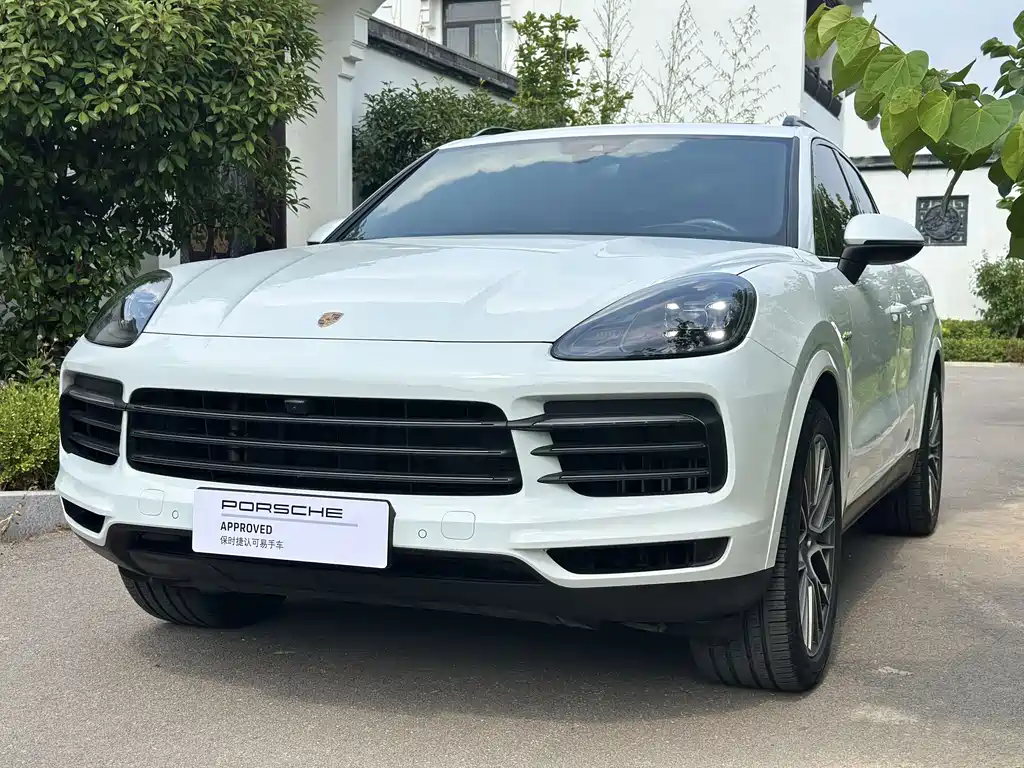 Porsche Cayenne Hybrid 2023