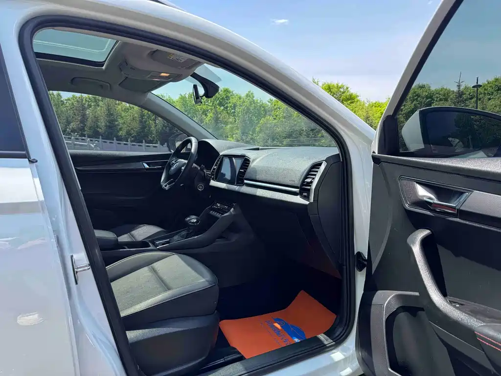 Skoda Karoq 2023 — фото 10