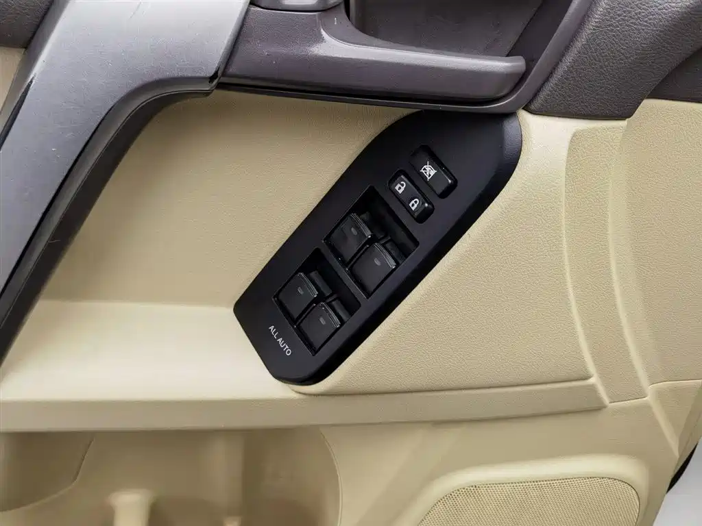 Toyota Prado 2015 — фото 9