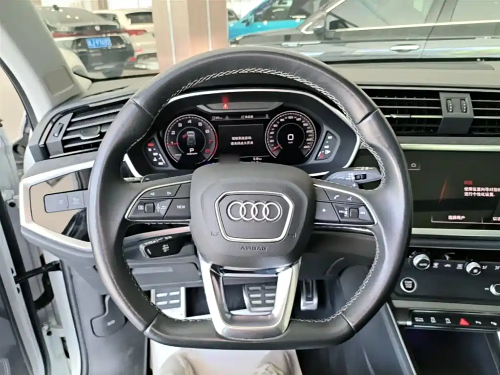 Audi Q3 2023 — фото 11