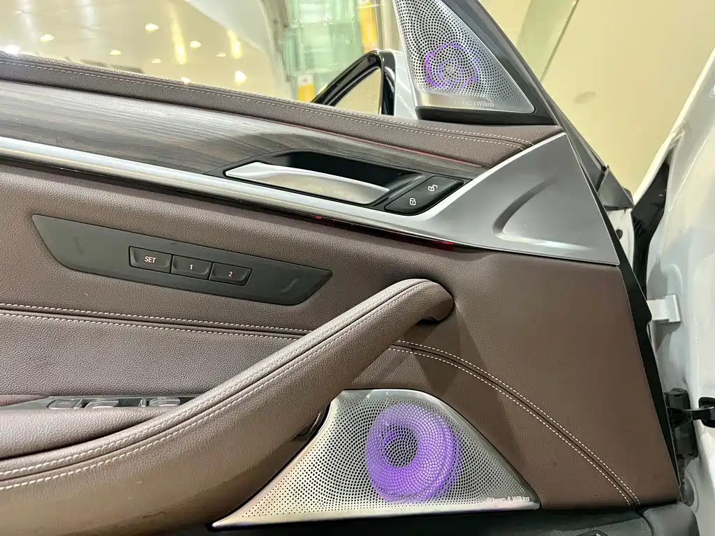 BMW 5 Series 2021 — фото 14