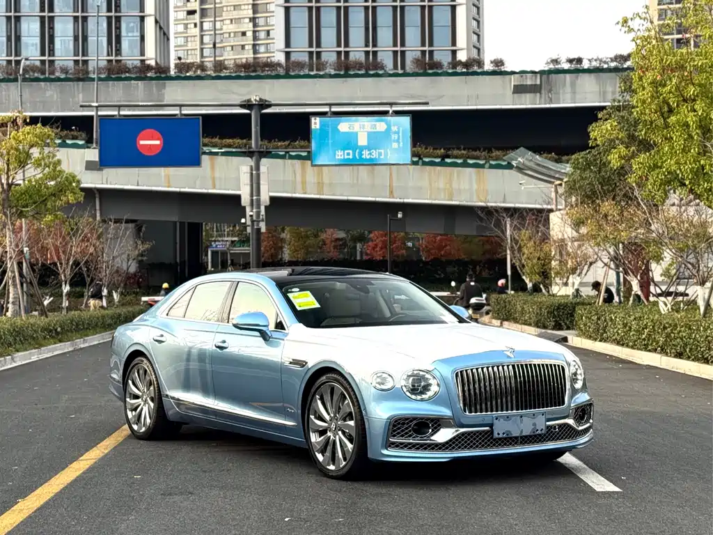 Bentley Flying Spur — фото 3