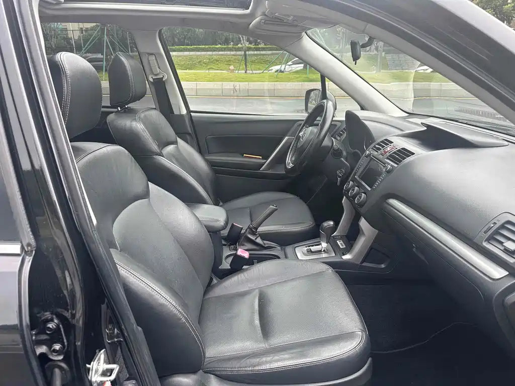 Subaru Forester 2015 — фото 10