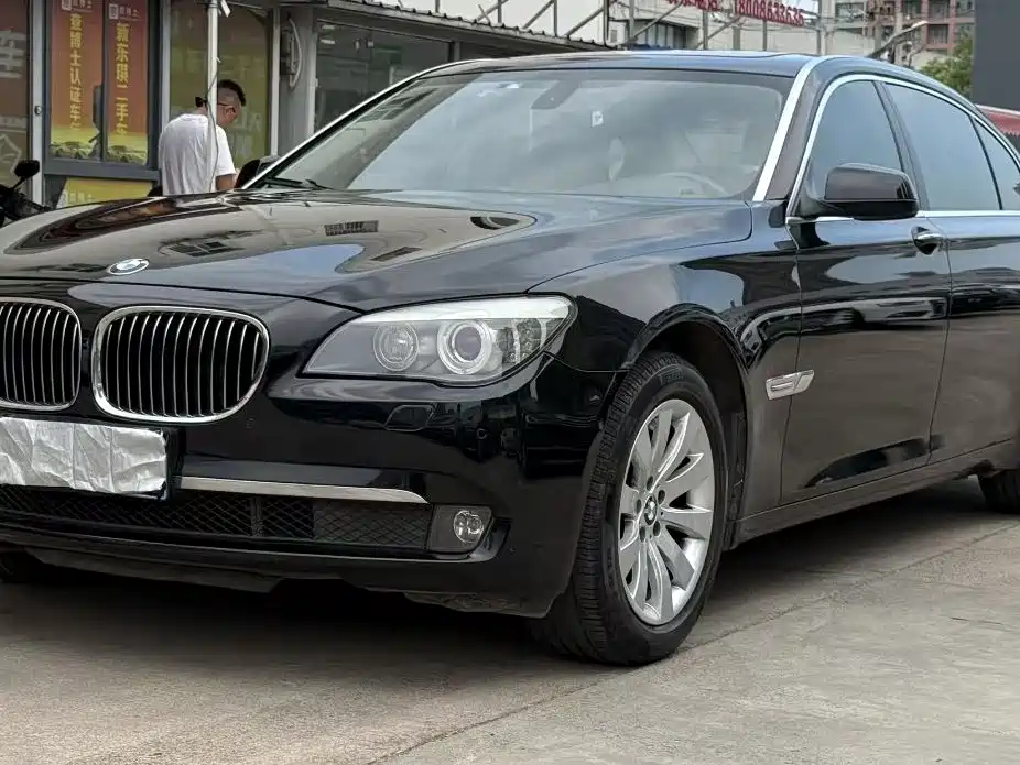 BMW 7 Series 2013 — фото 1