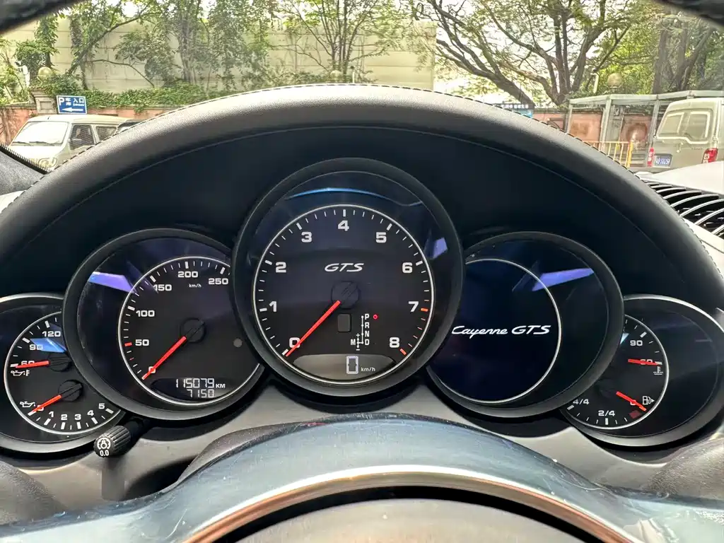 Porsche Cayenne 2016 — фото 19