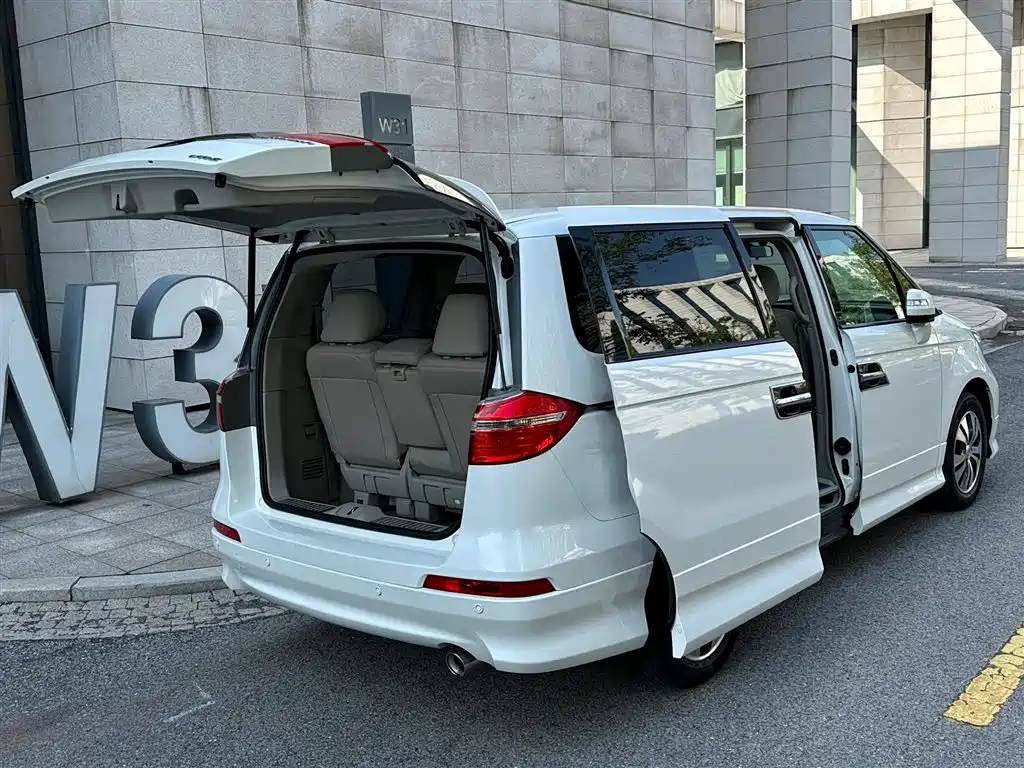 Honda Elysion 2014