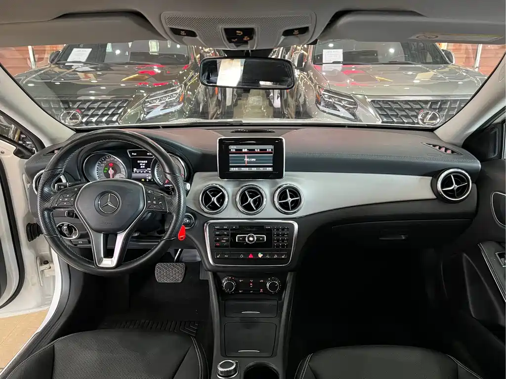 Mercedes-Benz GLA 2016 — фото 12