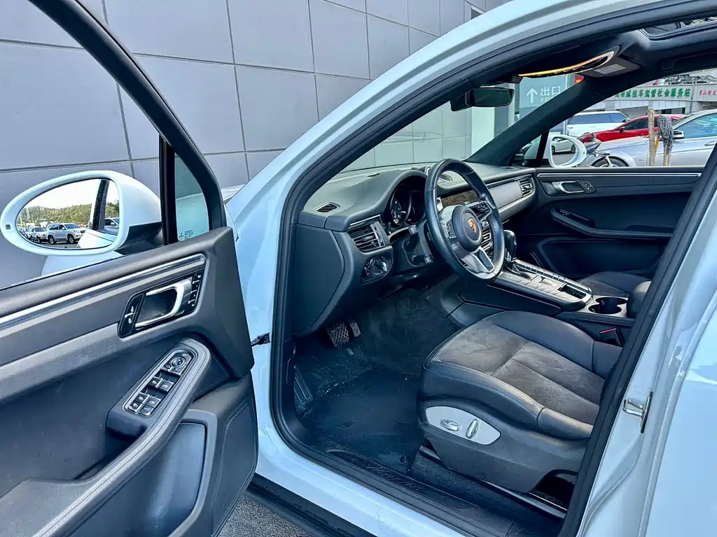 Porsche Macan 2020 — фото 11