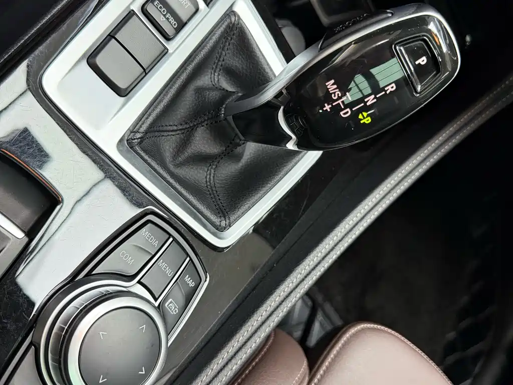 BMW 1 Series 2021 — фото 10