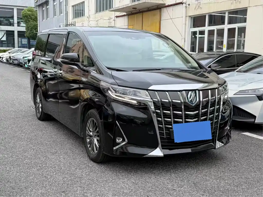 Toyota Alphard 2023 — фото 3