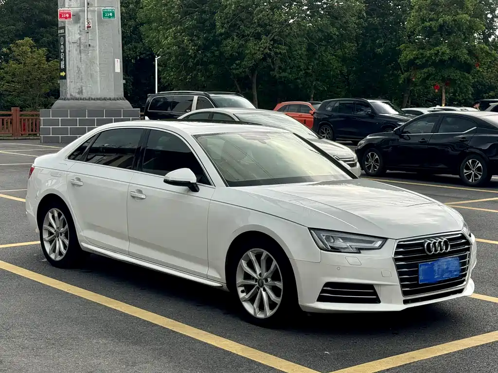 Audi A4L 2017 — фото 3