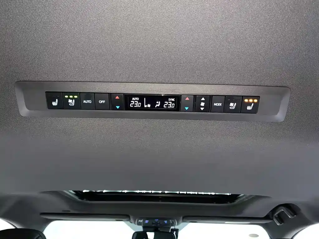 Toyota Sienna 2023 — фото 14