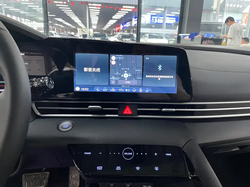 Hyundai Elantra 2023 — фото 10