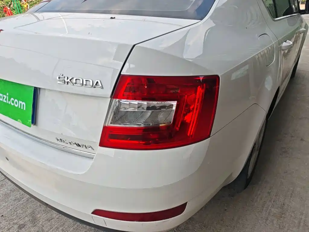 Skoda Octavia 2015 — фото 8