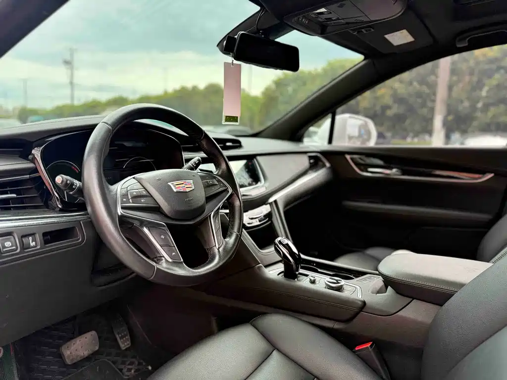 Cadillac XT5 2022 — фото 10