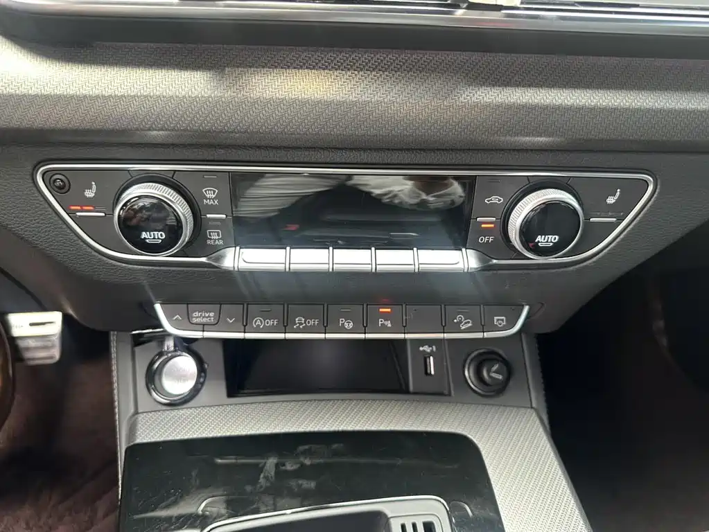 Audi Q5L Sportback 2022 — фото 15