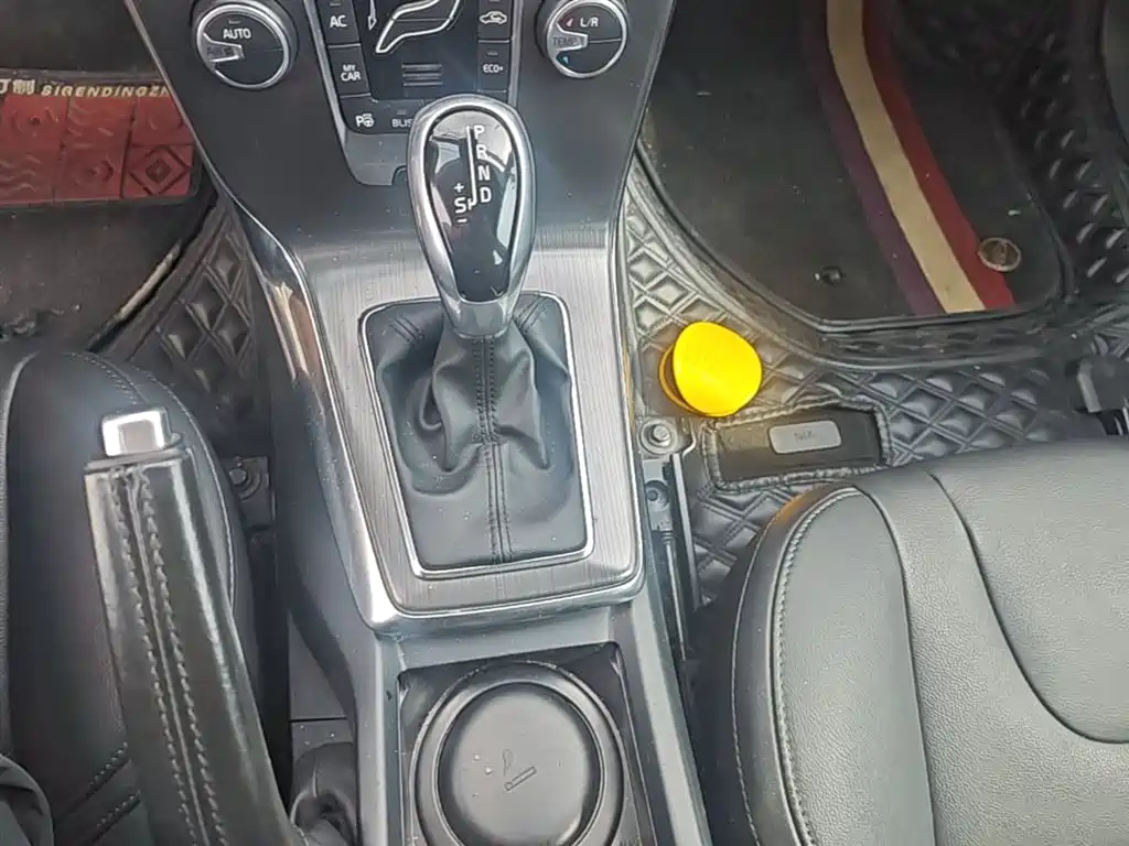 Volvo V40 2015 — фото 14