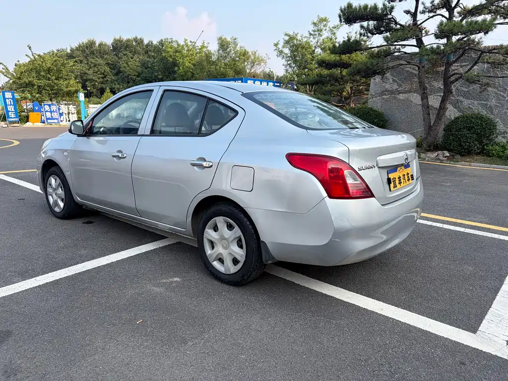 Nissan Sunny 2012 — фото 10