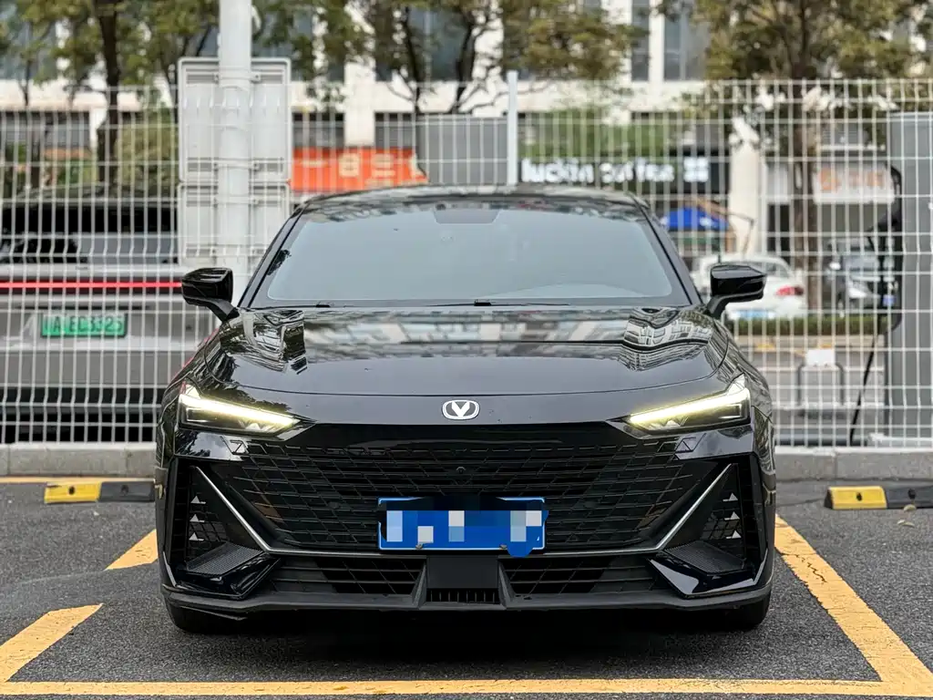 Changan UNI-V 2023 — фото 2