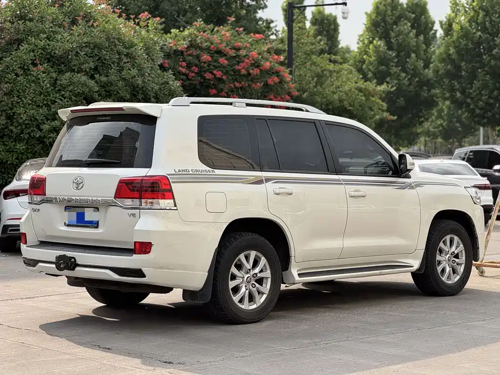 Toyota Land Cruiser 2020 — фото 9