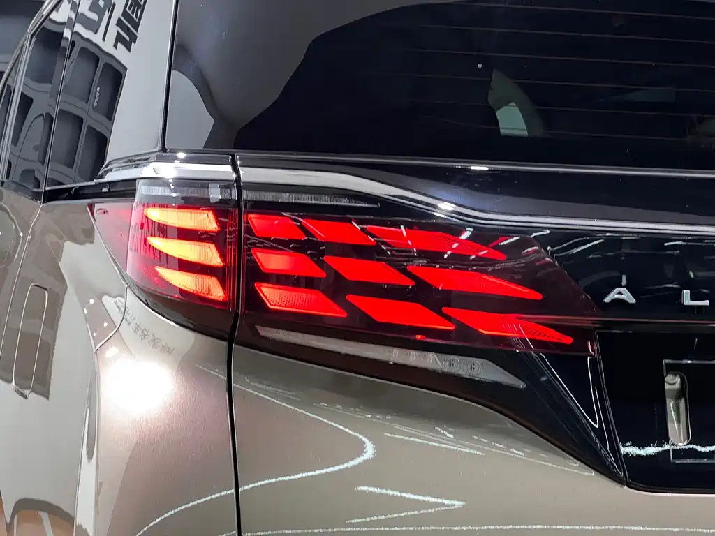 Toyota Alphard 2025 — фото 9