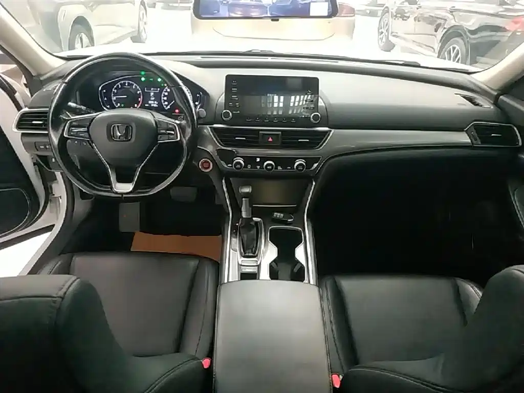 Honda Accord 2020 — фото 10