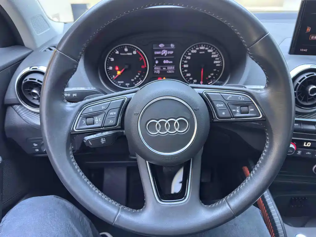 Audi Q2L 2022 — фото 14