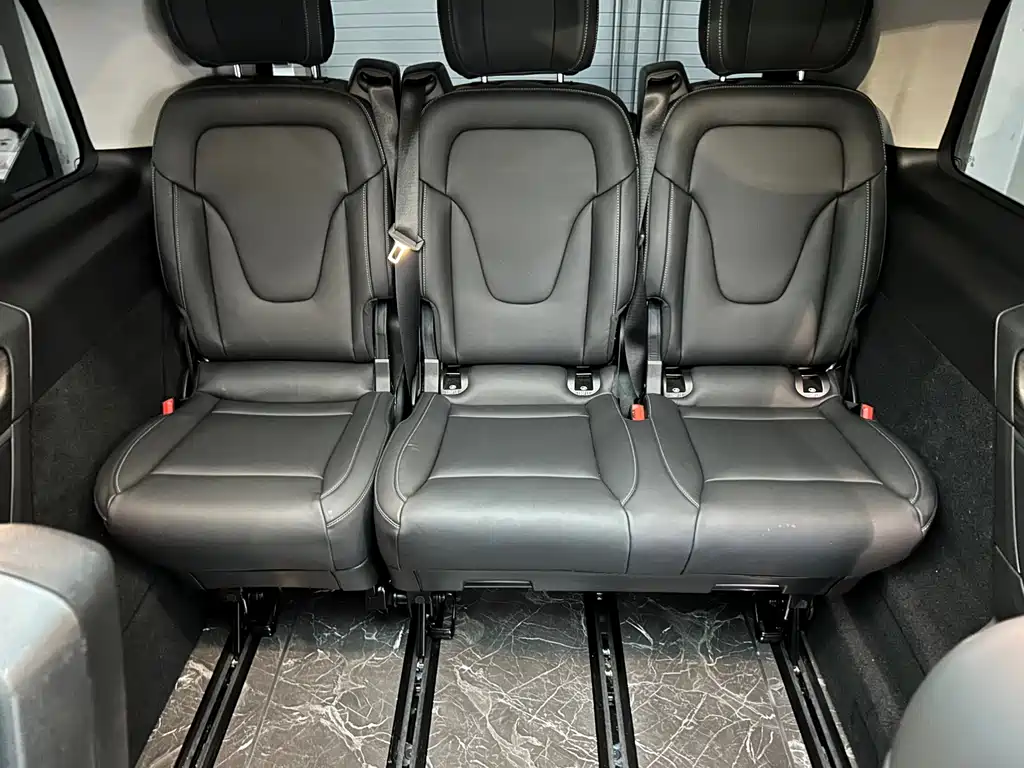 Mercedes-Benz V-Class 2025 — фото 11
