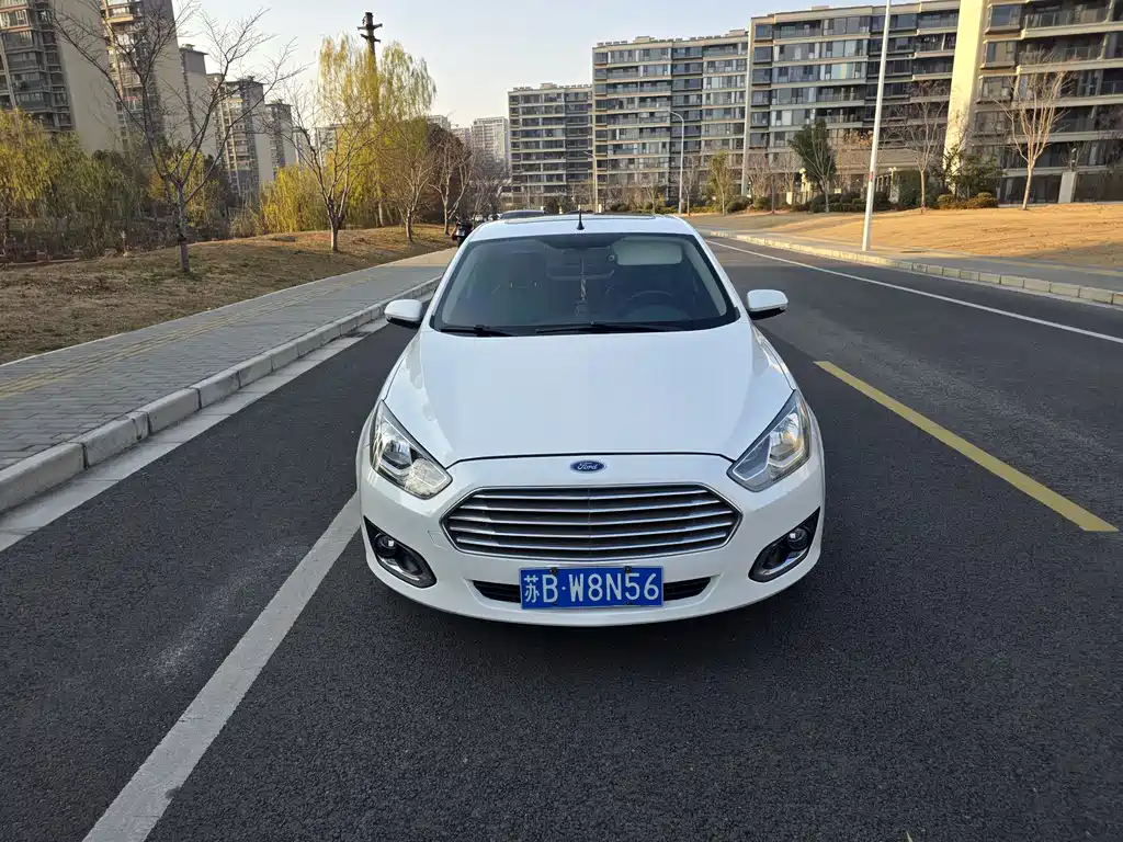 Ford Escort 2015 — фото 1