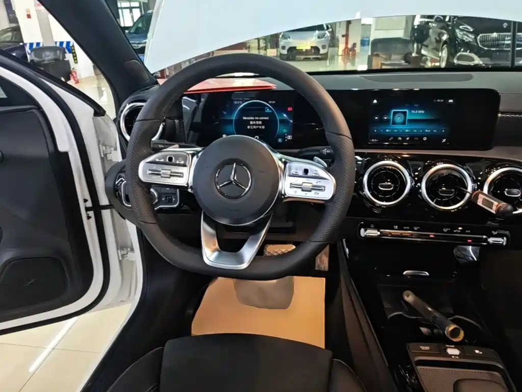 Mercedes-Benz A-Class 2020 — фото 11