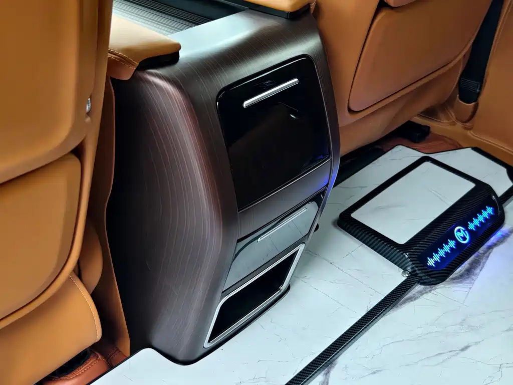 Toyota Granvia — фото 22
