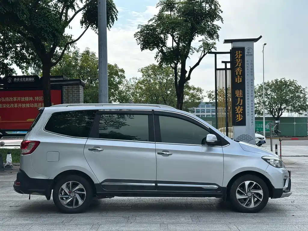 Wuling Hongguang 2016 — фото 4