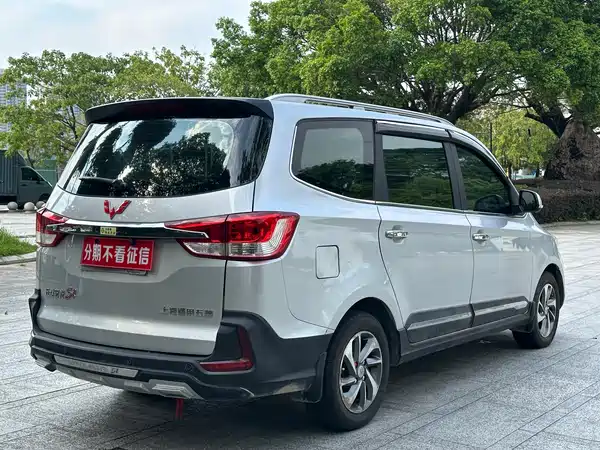 Wuling Hongguang 2016