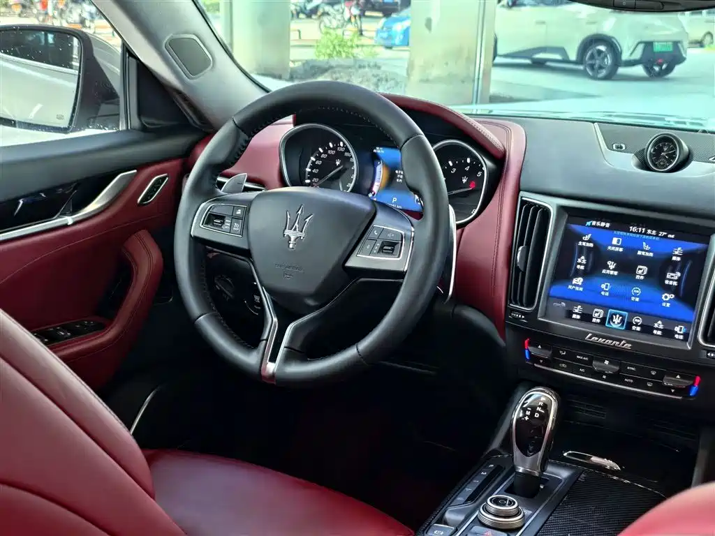 Maserati Levante 2016 — фото 18