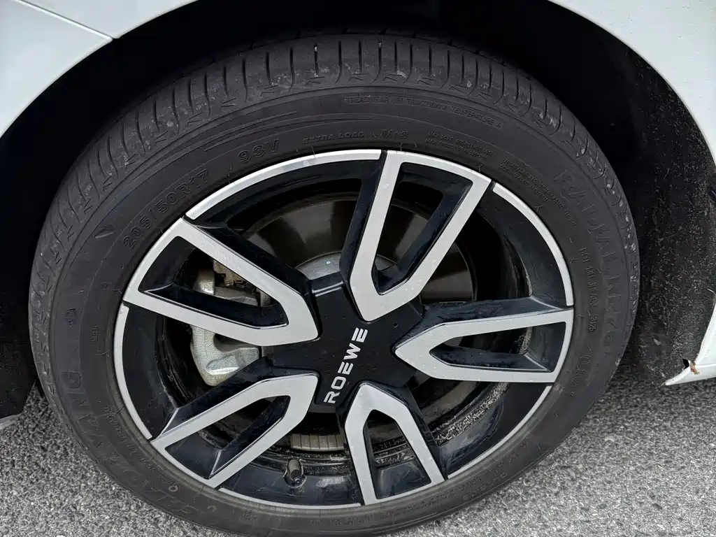 Roewe D6 2025