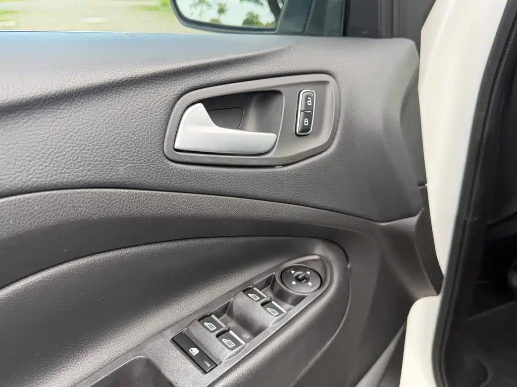 Ford Kuga 2016 — фото 16