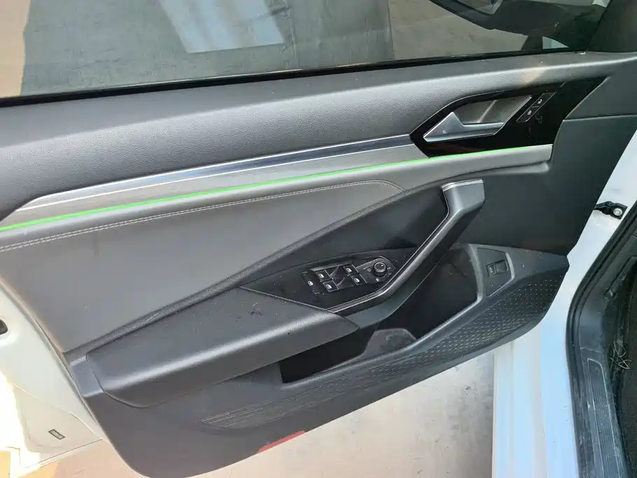 Volkswagen Sagitar 2020