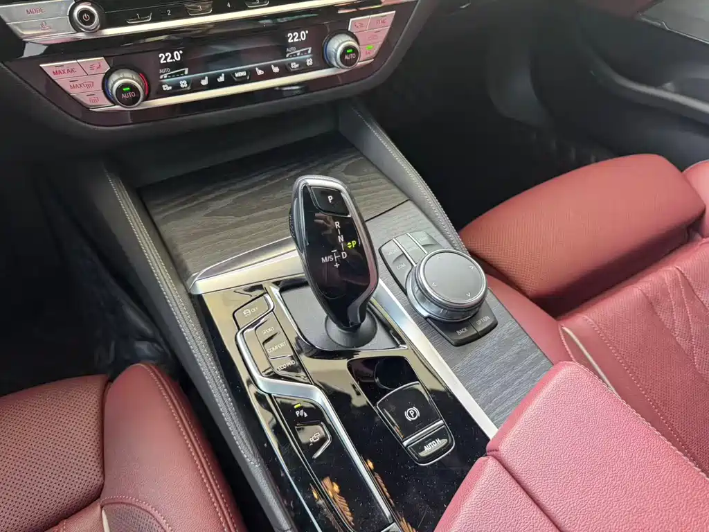 BMW 5 Series 2022 — фото 14