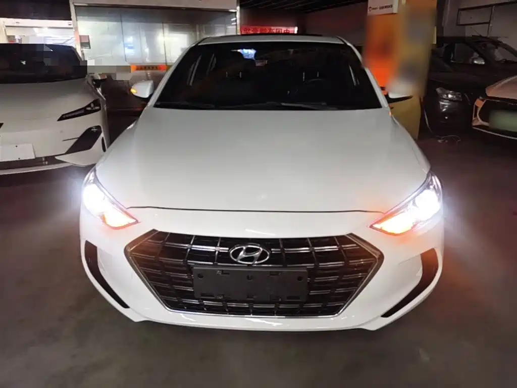 Hyundai Elantra 2020 — фото 3