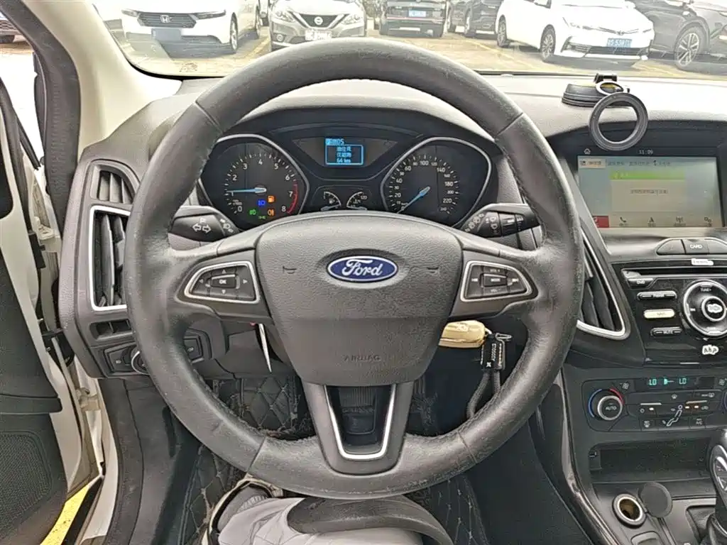 Ford Focus 2017 — фото 11