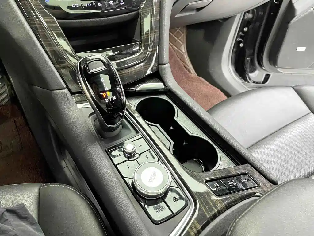 Cadillac XT6 2021 — фото 19