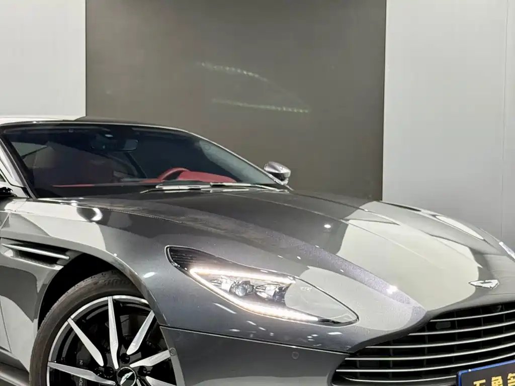 Aston Martin DB11 2020 — фото 9