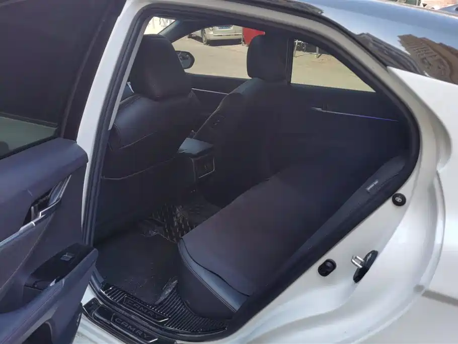 Toyota Camry 2022 — фото 11