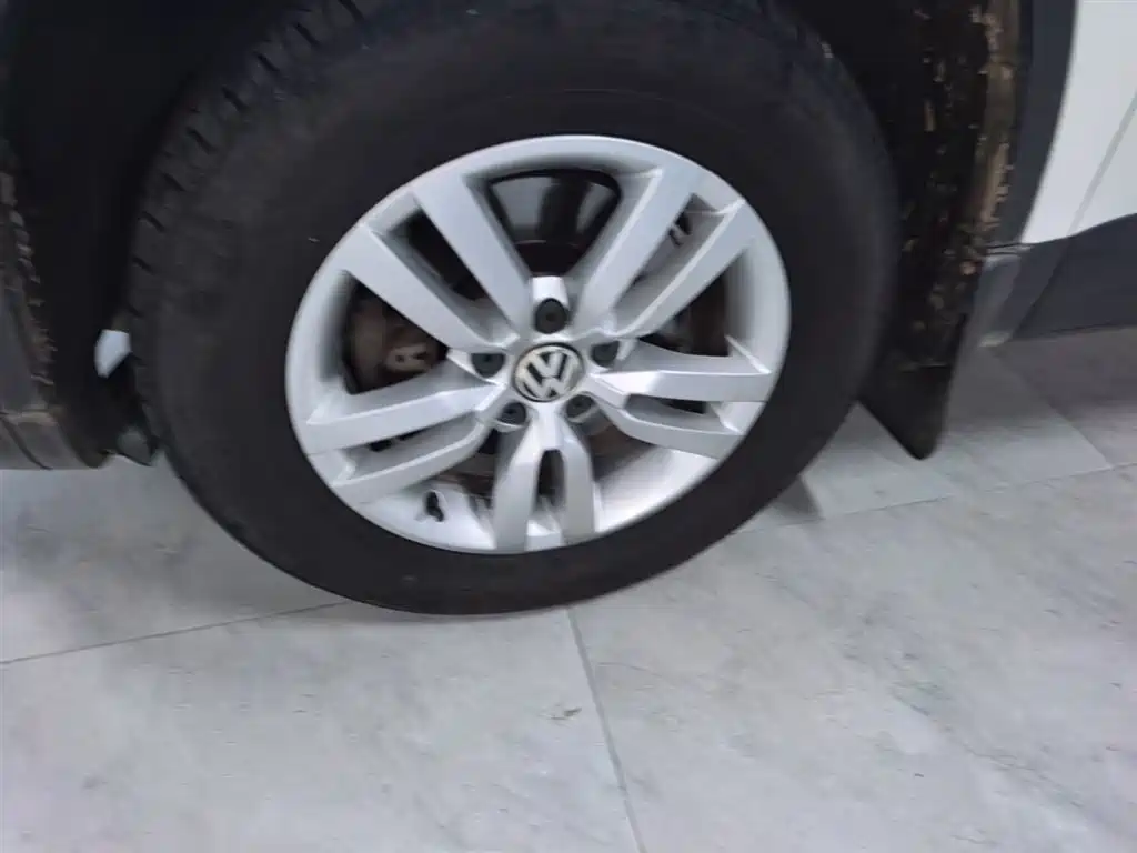 Volkswagen Tiguan 2015 — фото 23