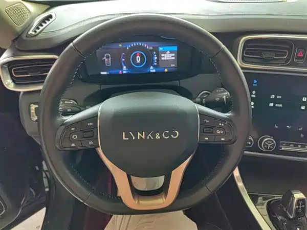 Lynk & Co 01 2017