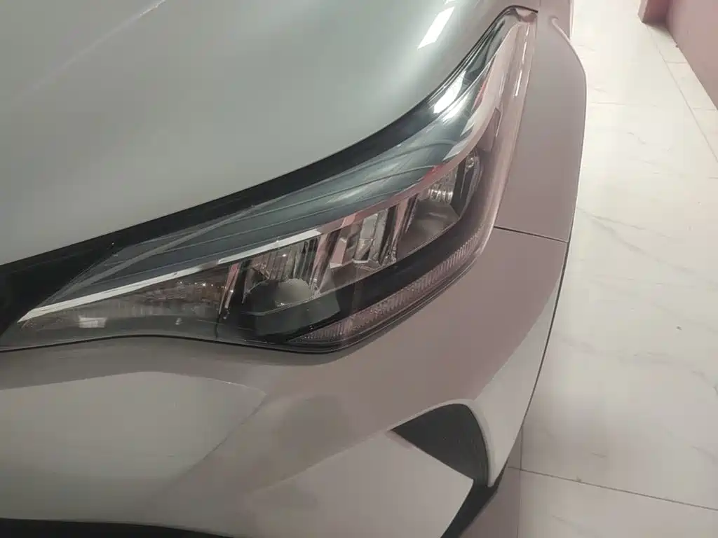 Toyota C-HR 2023 — фото 24