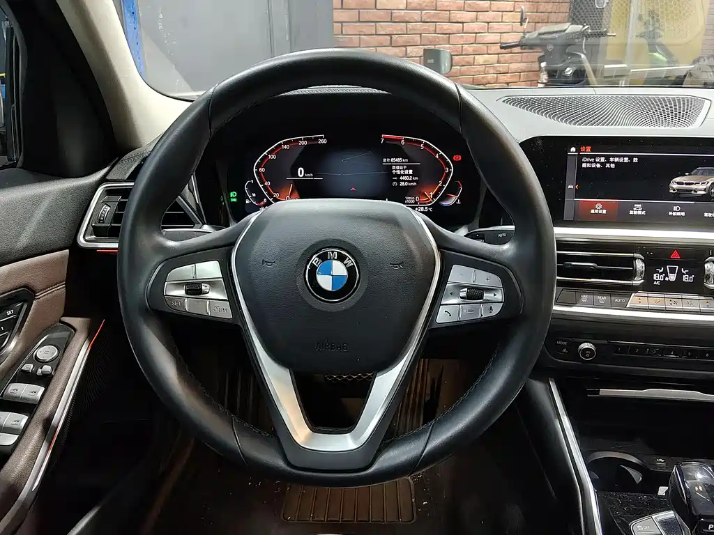 BMW 3 Series 2019 — фото 24