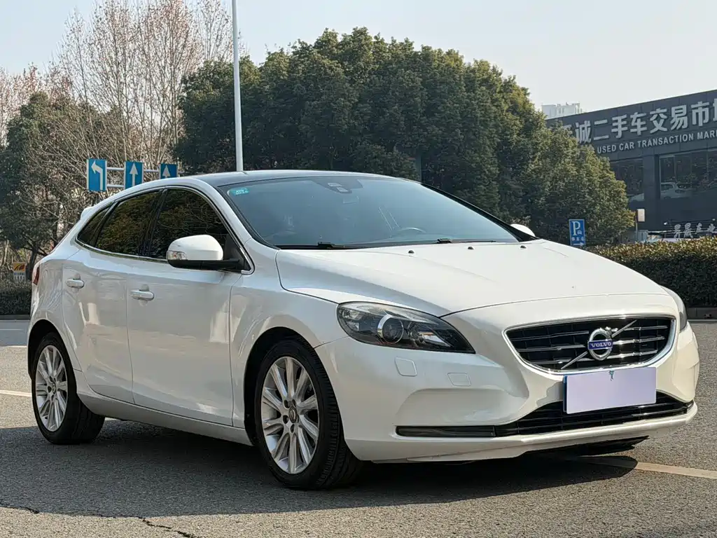 Volvo V40 2015 — фото 3