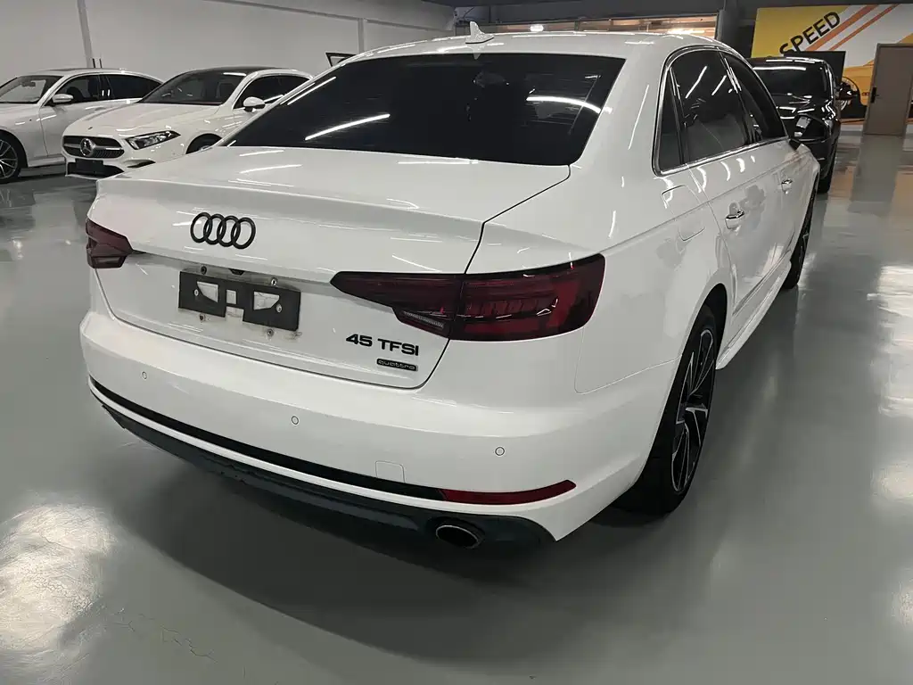 Audi A4L 2018 — фото 12